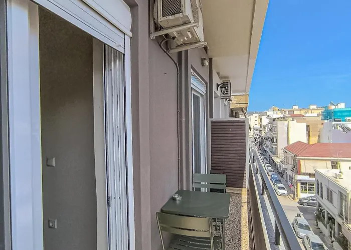 Fully Renovated Apartment Close To The Bus Station And The City Center!